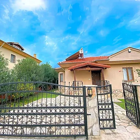 Lochville 2 Bedroom With Private Pool מלון 3*