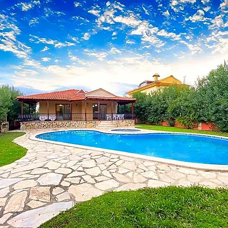 מלון Lochville 2 Bedroom With Private Pool