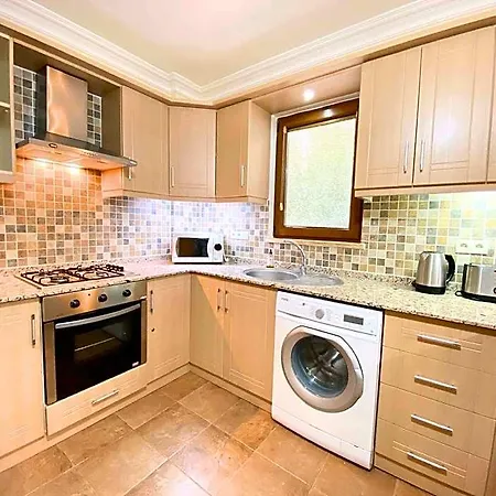 Lochville 2 Bedroom With Private Pool מלון דליאן